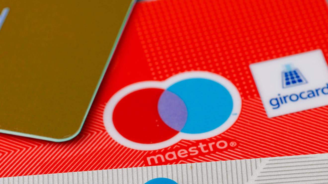 Girokarte mit Maestro-Logo
